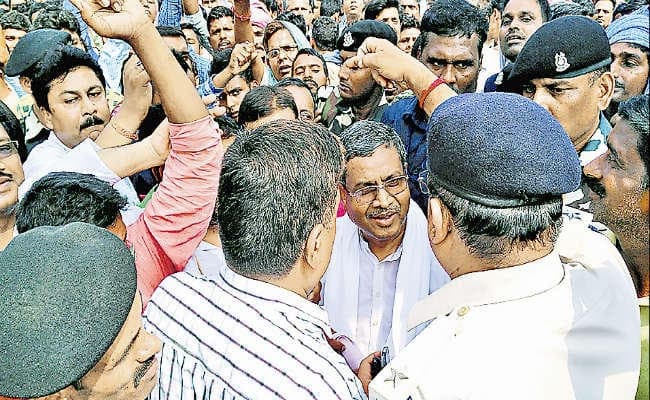 समर्थकों के साथ बाबूलाल गिरफ्तार, रिहा