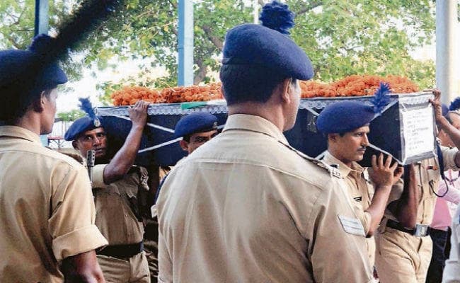 कॉफिन में बंद होकर लौटे सुकमा के तीन शहीद