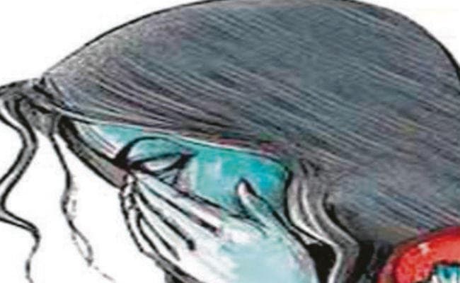 युवती को किया ब्लैकमेल