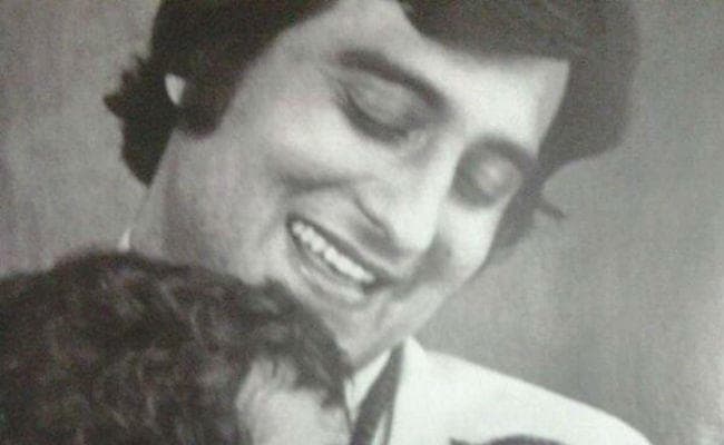 दिग्गज बॉलीवुड अभिनेता विनोद खन्ना का 70 साल की उम्र में निधन