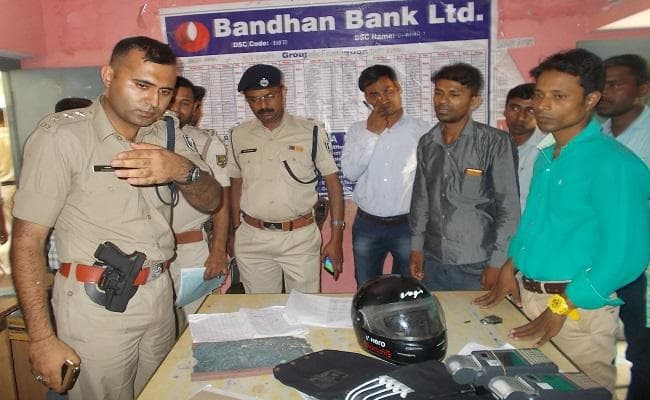 बिहार : छपरा में बंधन बैंक की शाखा से दिनदहाड़े 5 लाख की लूट, जांच में जुटी पुलिस