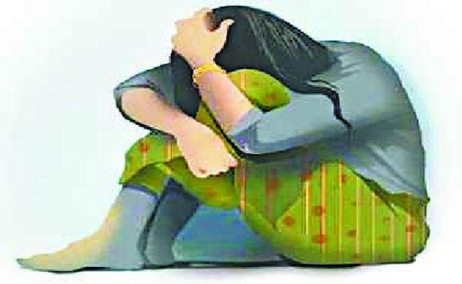 रिवॉल्वर से डरा कर दिव्यांग किशोरी से दुष्कर्म