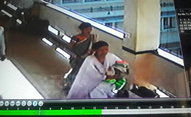 फोटो स्टोरी : रिम्स में नवजात बच्चे चोरी की घटना स्टेप-बाय-स्टेप फोटो में देखें :