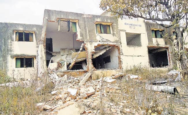 खूंटी के अड़की में माओवादियों का आतंक, उड़ा दिया स्कूल भवन