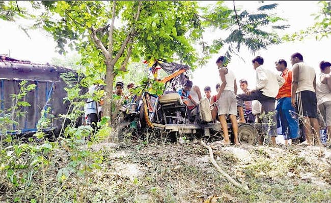 मढ़ौरा में हादसा, तिलक में जा रहे दो भाइयों की गयी जान