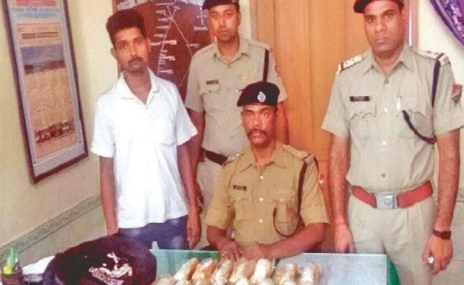 नैहाटी स्टेशन से 24 किलो चांदी के साथ एक गिरफ्तार