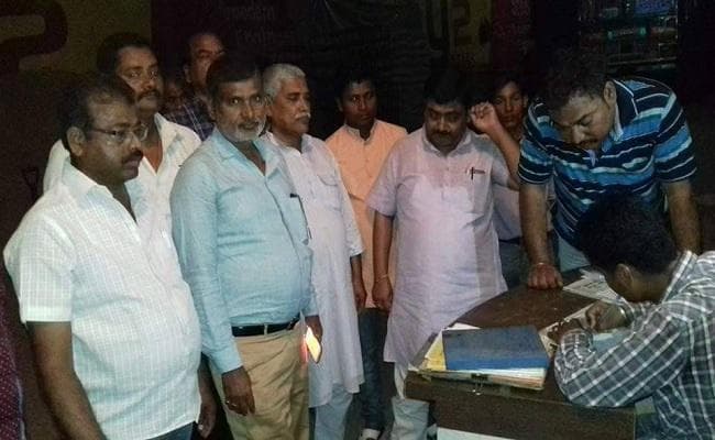 भाजपा नेता की दुकान में लूट, सवा लाख लूट भागे अपराधी