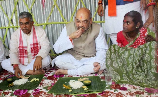 अमित शाह के मेजबान रात में हुए गायब, BJP ने थाने में की शिकायत और फिर दिन में तृणमूल में हो गये शामिल