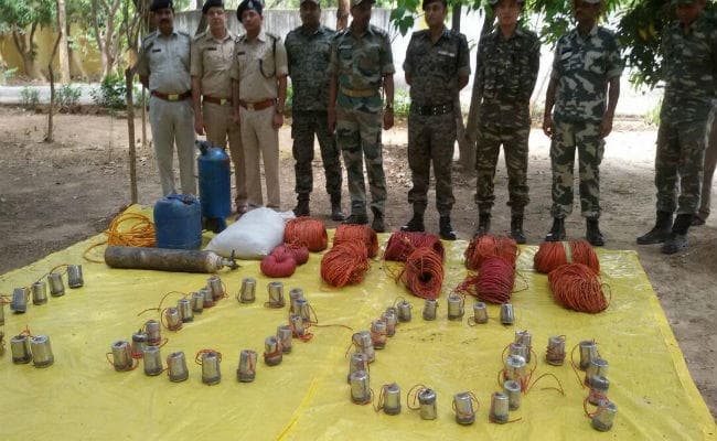 लोहरदगा : नक्सलियों के खिलाफ सुरक्षा बलों की ताबड़तोड़ छापेमारी, भारी मात्रा में विस्फोटक बरामद