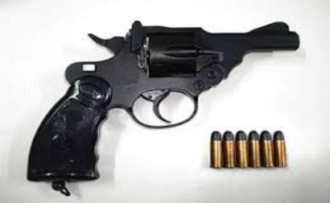 कोडरमा : हटिया -पटना एक्सप्रेस में सफर कर रहे युवक से देसी कट्टा बरामद, गिरफ्तार