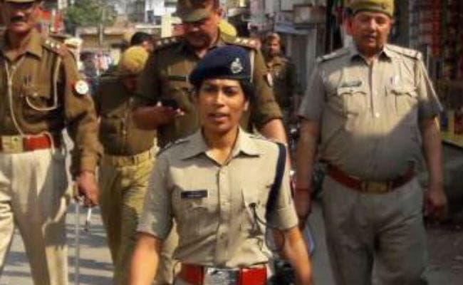 VIDEO: MLA की डांट के बाद IPS चारू का FB पोस्ट- मेरे आंसुओं को मेरी कमजोरी मत समझना..