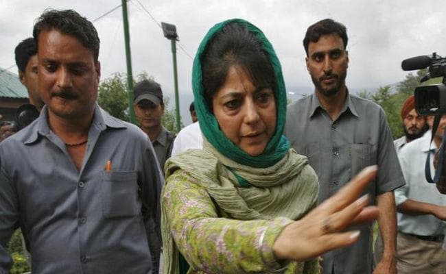 कश्मीर के खिलाफ नफरत पैदा करनेवाली चर्चाएं ना दिखाए मीडिया : महबूबा