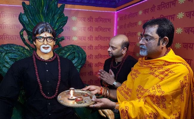फैन ने अमिताभ बच्चन को दिया जबरदस्त तोहफा, कद से भी ऊंची बनाई उनकी मूर्ति