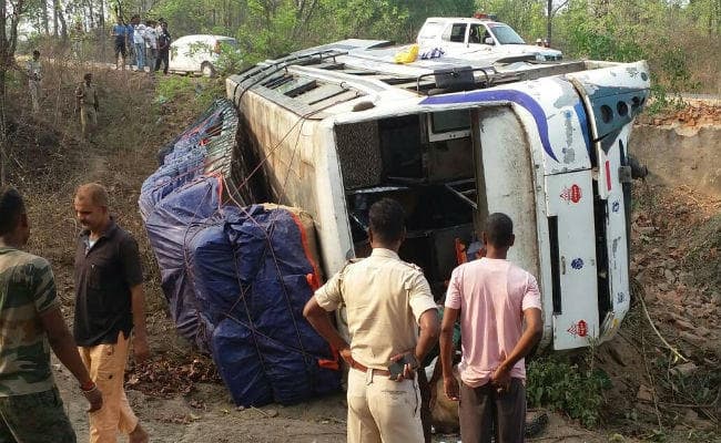 कोडरमा घाटी में पटना जा रही बस पलटी, आध दर्जन लोग घायल