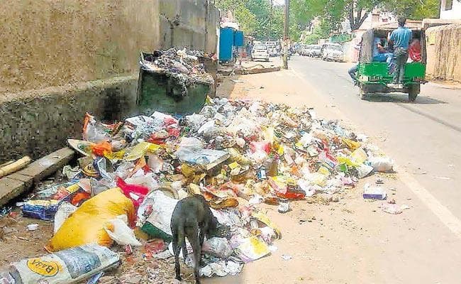 शहर की सफाई व्यवस्था आज से रहेगी ठप, सात हजार कर्मी करेंगे काम बाधित