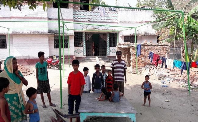 छेड़खानी का केस नहीं उठाने पर पिता को मारी गोली, वारदात के बाद दहशत में पीड़ित परिवार