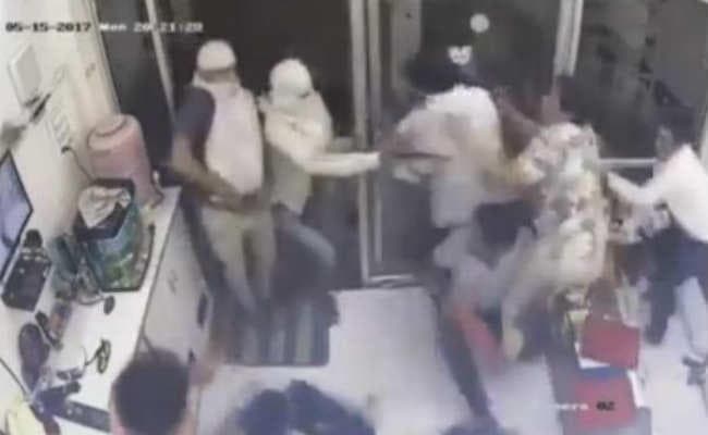 VIDEO मथुरा कांड: रंगा-बिल्ला गैंग ने दिया था वारदात को अंजाम, सभी बदमाश पुलिस की गिरफ्त में