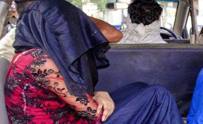 बेगुसराय: गेस्ट हाउस में चल रहा था देह व्यापार, गुप्त सूचना से फूटा भांडा, संचालक समेत पांच हिरासत में