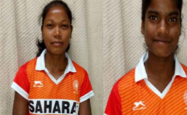 सिमडेगा की चार महिला हॉकी खिलाड़ी राष्ट्रीय प्रशिक्षण शिविर में भाग लेने बेंगलुरू रवाना