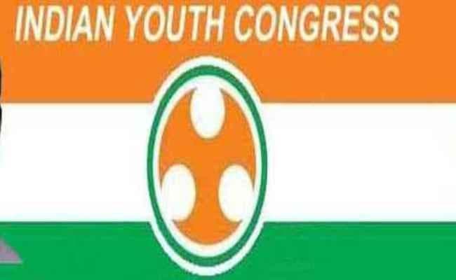 मोदी सरकार के विरोध में किसी ने बजायी भैंस के आगे बिन, किसी ने कहा कोई काम नहीं हुआ