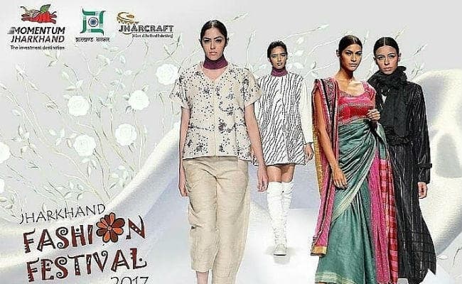 झारक्राफ्ट के फैशन फेस्टिवल में उमड़ी भीड़, लोगों को लुभा रहे हैं खादी कलेक्शन