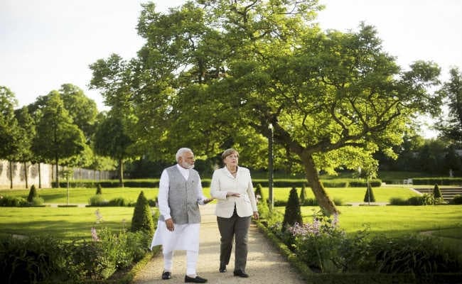 मोदी और मर्केल ने शिखर सम्मेलन से पहले आतंकवाद और ब्रेग्जिट पर चर्चा की