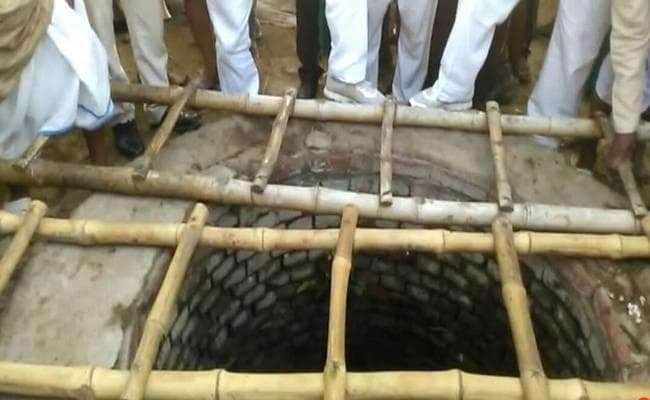 VIDEO : बक्सर के बगेन में मौत के कुएं में फंसी जिंदगी, एक की मौत, दूसरा फंसा है अंदर