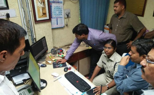 देवघर SBI डकैती : लोन मांगने मैनेजर के पास गये, फिर बंधक बनाकर 16.80 लाख की डकैती की, देखिए तसवीरें