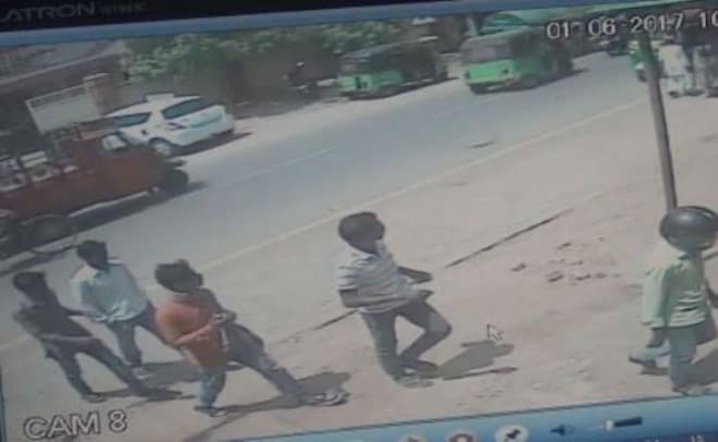 सीसीटीवी कैमरे में कैद हुई देवघर बैंक डकैती की तसवीरें