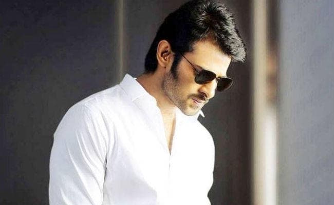 US से लौटे ''बाहुबली'' स्टार प्रभास, बॉलीवुड में डेब्यू को लेकर कही ये बात...