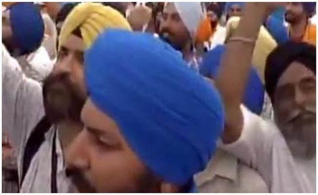आंतरिक अशांतिः आॅपरेशन ब्लू स्टार की 33वीं बरसी पर स्वर्ण मंदिर में लगे खालिस्तान जिंदाबाद के नारे आंतरिक अशांतिः आॅपरेशन ब्लू स्टार की 33वीं बरसी पर स्वर्ण मंदिर में लगे खालिस्तान जिंदाबाद के नारे