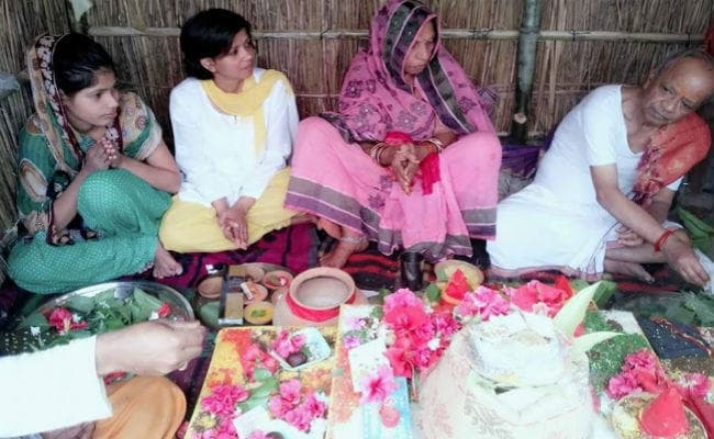 प्रसिद्ध वामपंथी आलोचक मैनेजर पांडेय की तसवीर वायरल, गदर के बाद दूसरे वामपंथी धर्म की राह पर