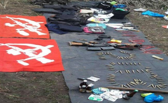 झारखंड : सुरक्षाबलों और माओवादियों के बीच राज्य के अलग -अलग इलाकों में मुठभेड़, एक नक्सली की मौत, हथियार बरामद