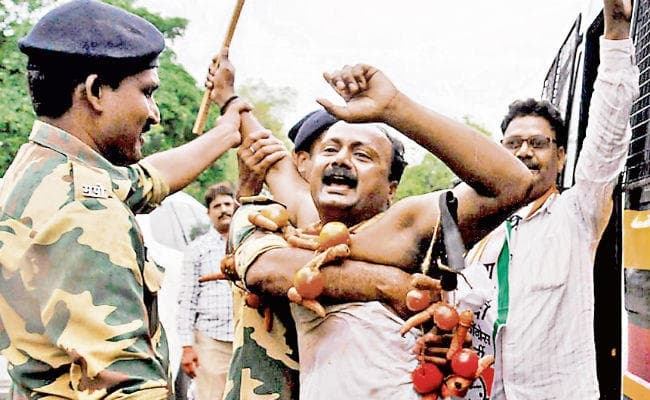 किसान-आंदोलन पर पढ़ें वरिष्ठ पत्रकार नवीन जोशी का लेख: कृषि कर्ज-माफी का दलदल