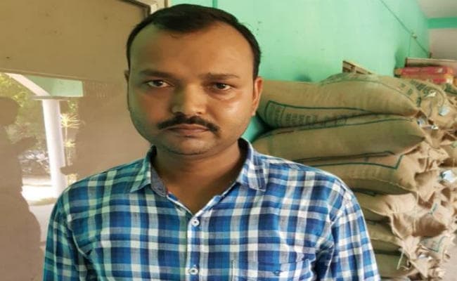 खाद-बीज दुकान के लाइसेंस के लिए क्लर्क मांग रहा था रिश्वत, एसीबी ने किया गिरफ्तार