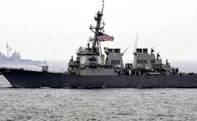 कंटेनर जहाज से टकराया अमेरिकी युद्धपोत, 1 घायल, 7 क्रू मेंबर गायब