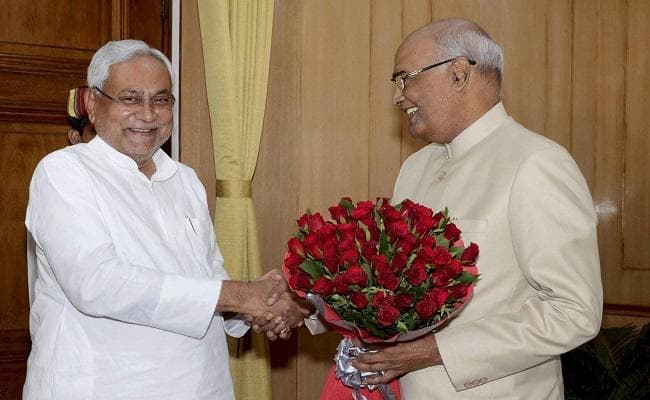 राष्ट्रपति चुनाव : उम्मीदवार घोषित होने के बाद नीतीश ने की कोविंद से मुलाकात, समर्थन पर सस्पेंस कायम