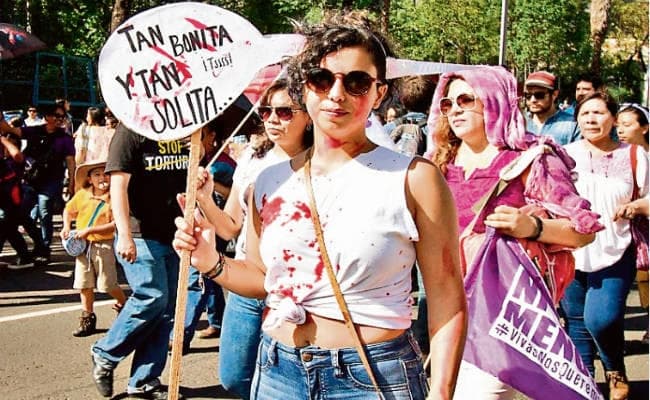 सोशल मीडिया बनी महिलाओं की आवाज