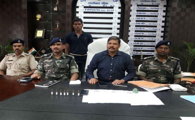 खूंटी : पीएलएफआई नक्सली गिरफ्तार, गोलियां बरामद