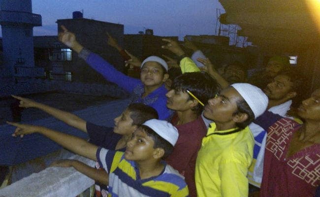 चांद का दीदार हुआ, आज मनायी जायेगी ईद