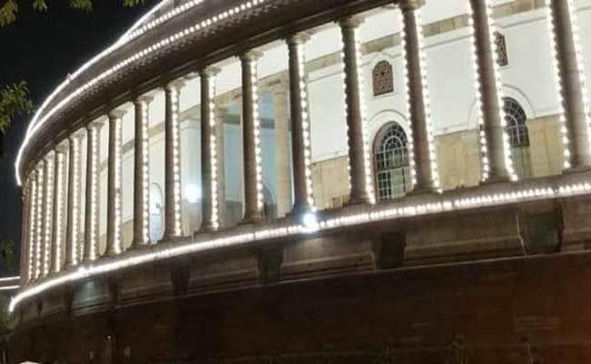 GST: आधी रात को संसद के सेंट्रल हाॅल में सजेगी सितारों की महफिल, राजनेताआें में कुछ करेंगे शिरकत, तो कुछ बायकाॅट