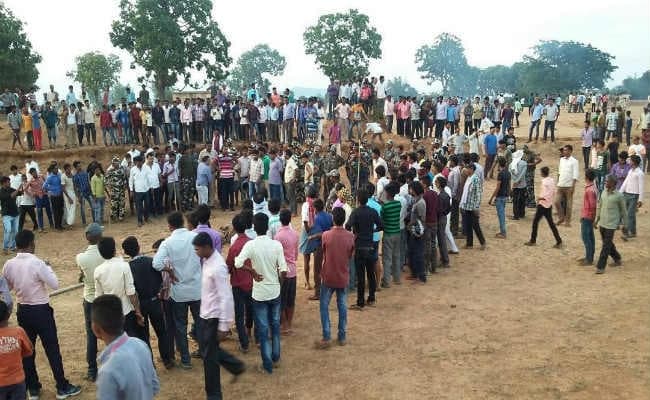 रामगढ़ में हिंसा : फेसबुक पर लोगों की राय - "कारण प्रजातंत्र है, वोट की राजनीति "