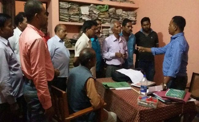 ......सांसद, विधायक पांच साल के लिए है, तुम लोग मेरा कुछ नहीं बिगाड़ सकते हो