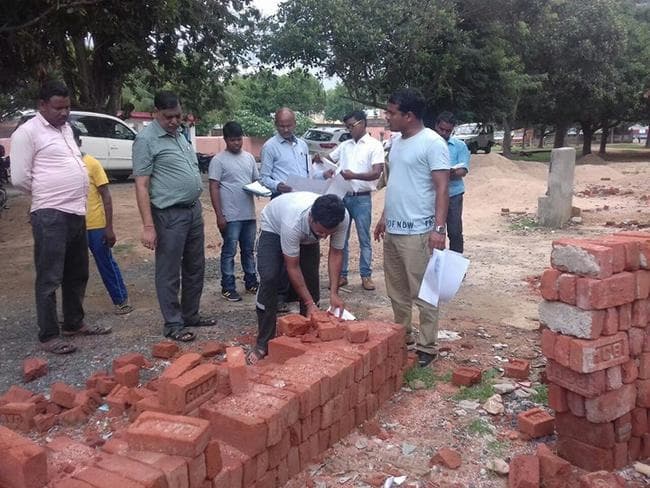 जामताड़ा : एक्शन में भोरसिंह, भवन निर्माण में इस्तेमाल हो रही खराब ईटों को सील कर जांच के लिए BIT मेसरा भेजा