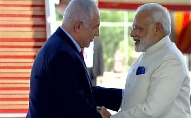 इस्राइल पहुंचे प्रधानमंत्री नरेंद्र मोदी, नेतान्याहू ने हिंदी में कहा - आपका स्वागत है मेरे दोस्त