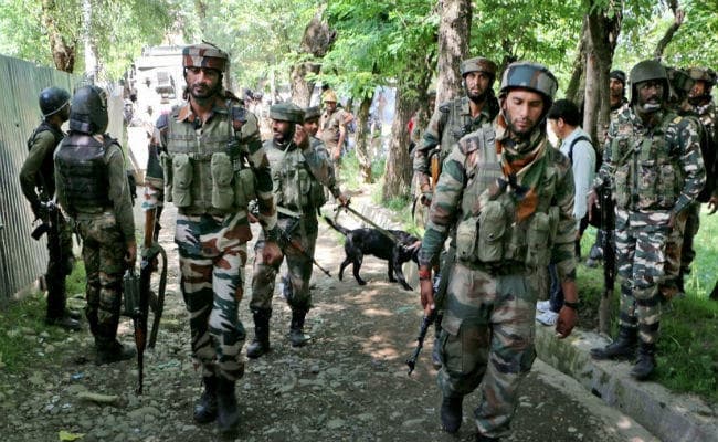 तस्वीरों में देखें पुलवामा मुठभेड़, सुरक्षाबलों ने तीन आतंकियों को किया ढेर