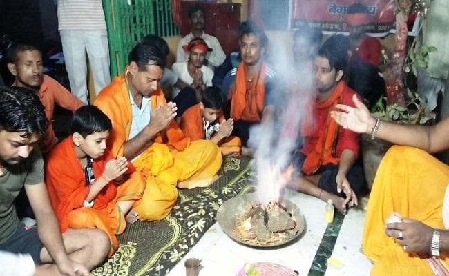 बिहार : बेगूसराय में मुसलिम परिवार ने मंदिर में अपनाया सनातन धर्म