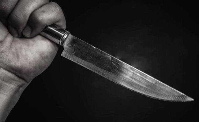 बिहार : सीवान में एसीजेएम पर चाकू से हमला, गाली-गलौज करते हुए हमलावर ने दी जान से मारने की धमकी