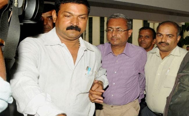 भ्रष्टाचार के आरोप में रांची से प्रधान आयकर आयुक्त तापस कुमार दत्ता गिरफ्तार, जेल गये