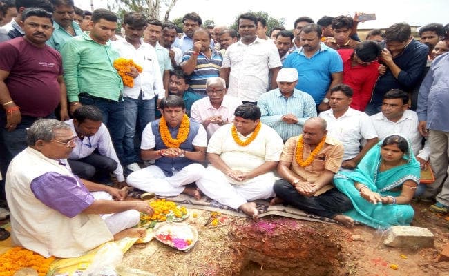 सारठ मे 50 हजार लीटर क्षमता वाला मिल्क प्रोसेसिंग प्लांट का शिलान्यास